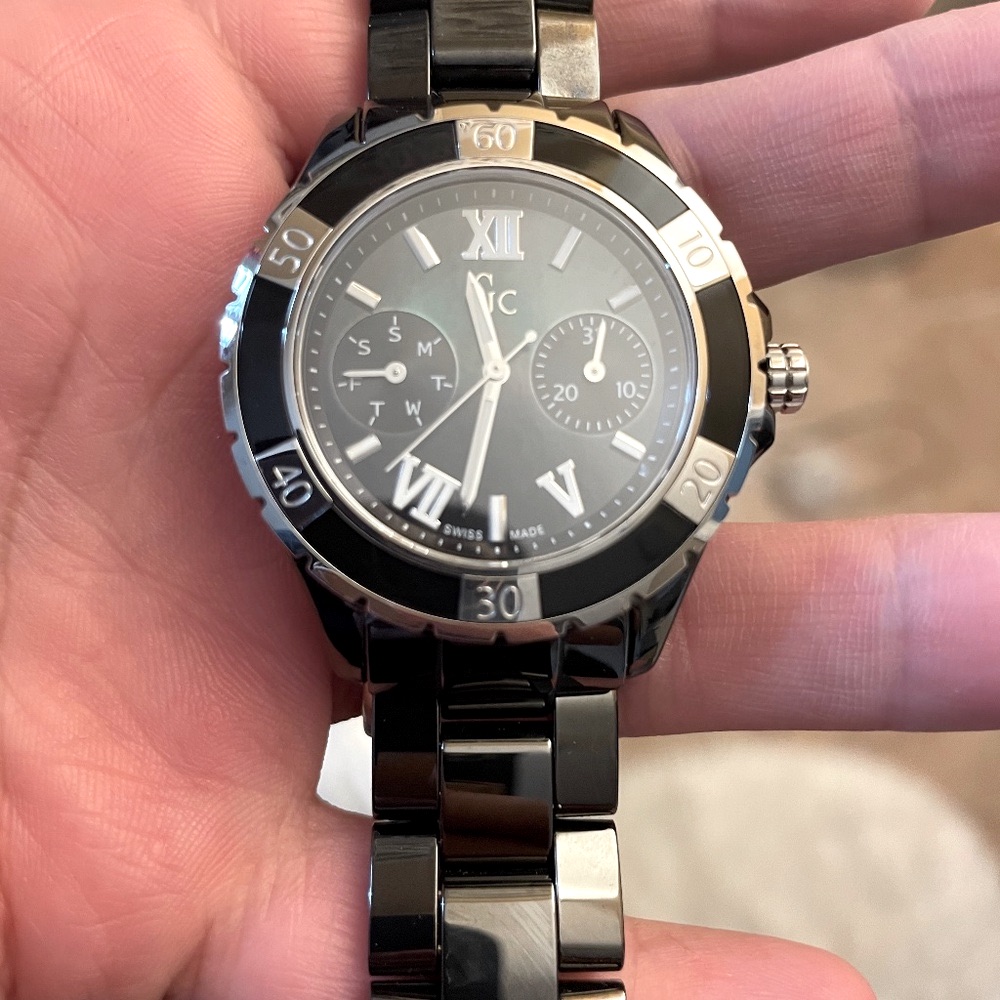 Guess Swiss Made